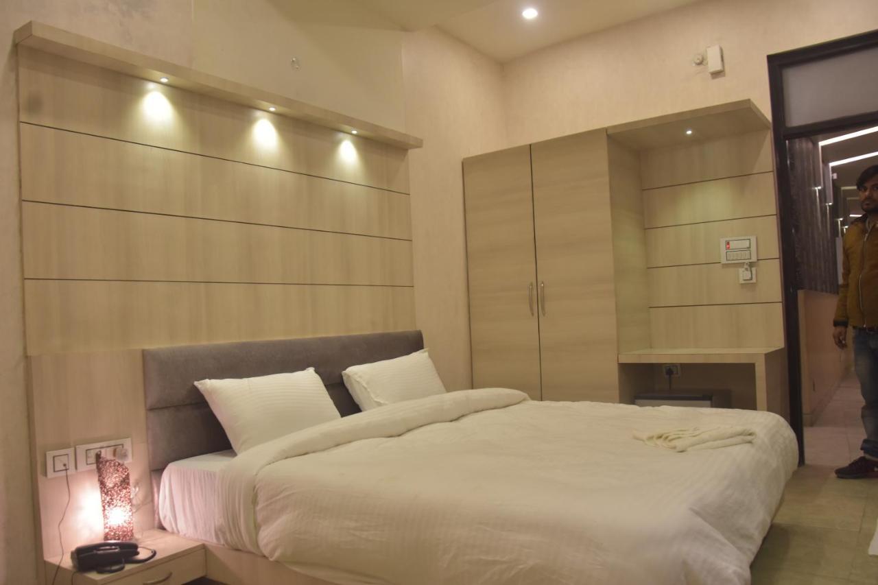 Hotel Mahendra Plaza Hardoi Екстериор снимка