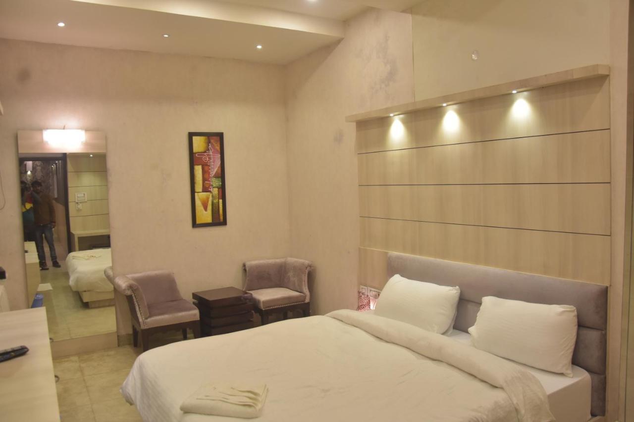 Hotel Mahendra Plaza Hardoi Екстериор снимка