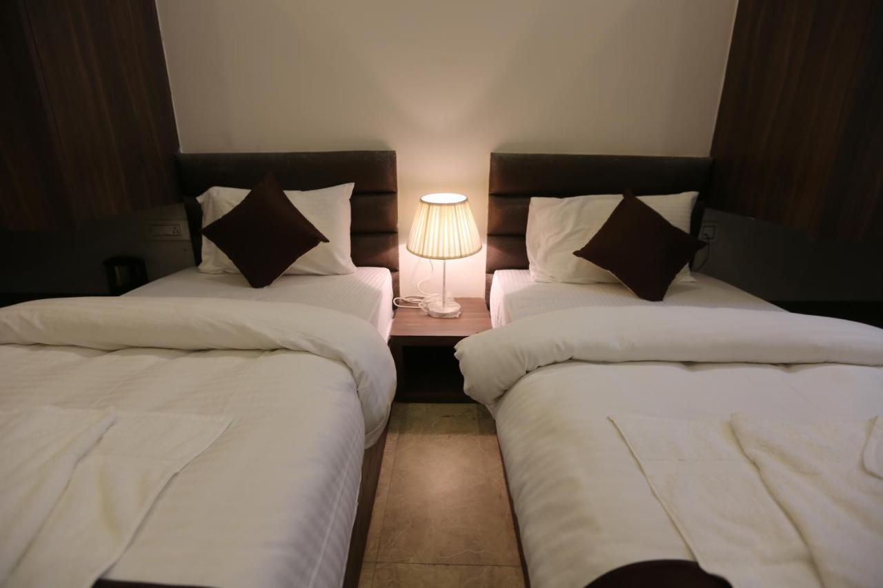 Hotel Mahendra Plaza Hardoi Екстериор снимка